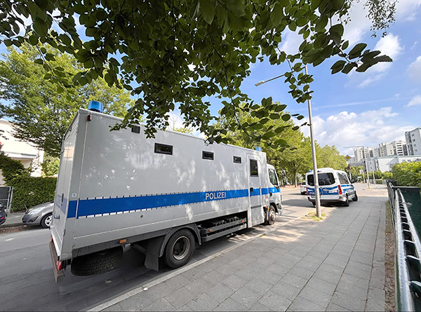 Grosses Polizeiauto